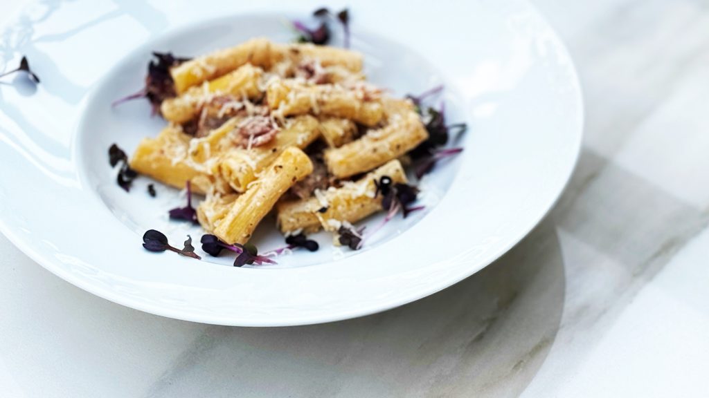 Pasta mit Mascarpone, Salsiccia und getrocknete Tomaten